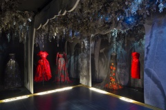 2-DIOR-GALERIE-ENCHANTED-GARDENS-©-Kristen-Pelou-3