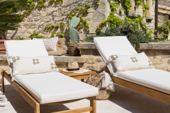 Le-Vieux-Castillon-Terrasse-Lifestyle-Transats©WanderlustLab
