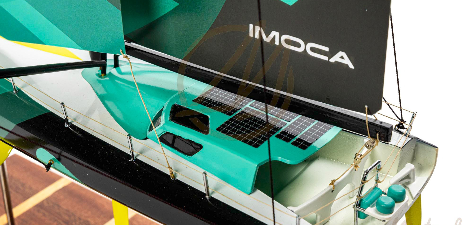 Détails du cockpit de la maquette IMOCA 60